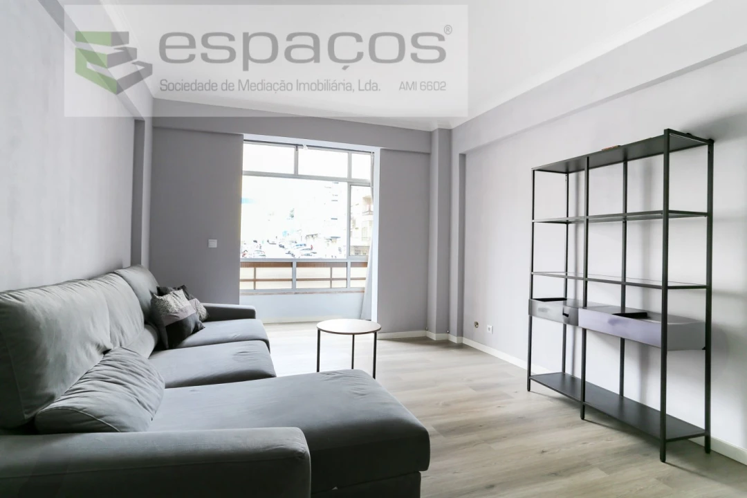 Apartamento T1 para Arrendamento em Queluz e Belas Foto 2