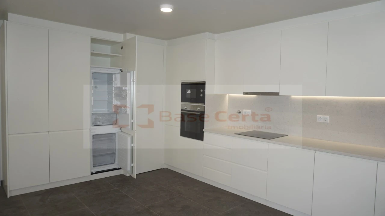 Apartamento T3 para Venda em Almada, Cova da Piedade, Pragal e Cacilhas Foto 5