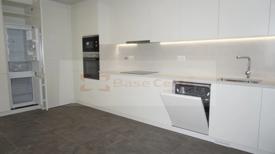 Apartamento T3 para Venda em Almada, Cova da Piedade, Pragal e Cacilhas Foto 2