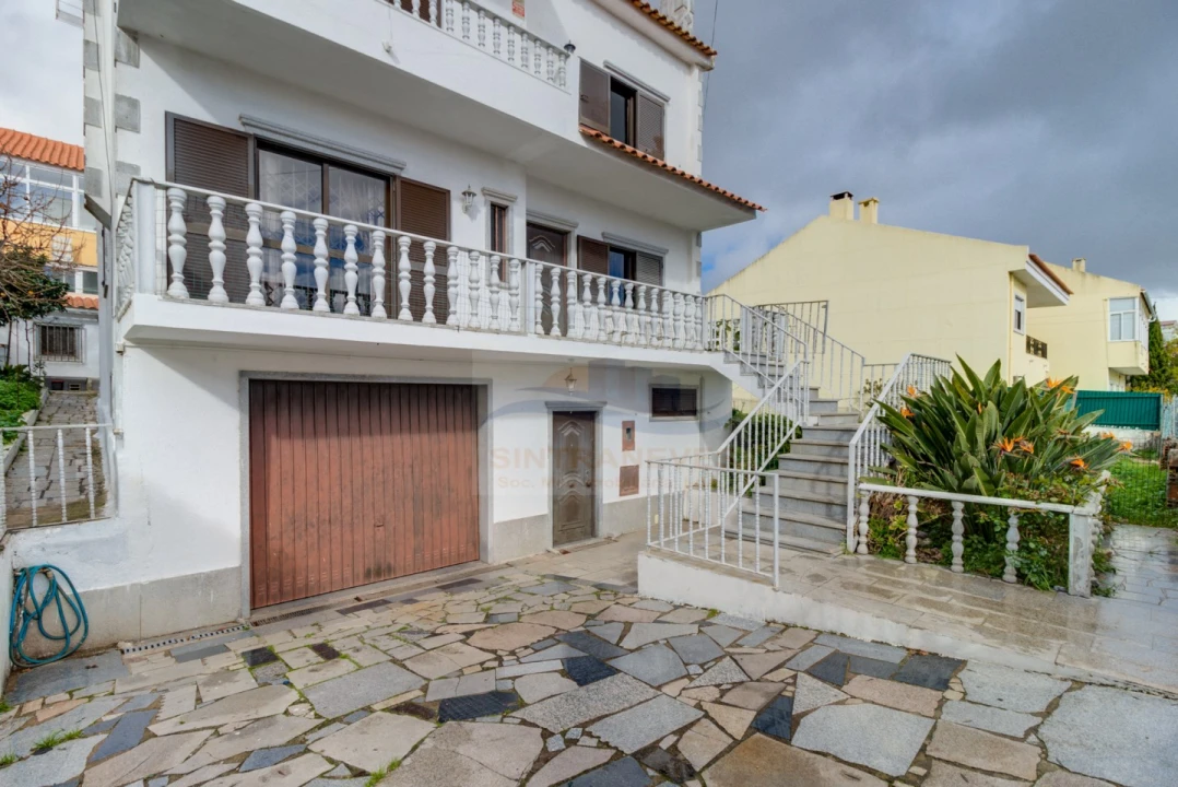 Moradia T5 para Venda em Mina de Água Foto 1