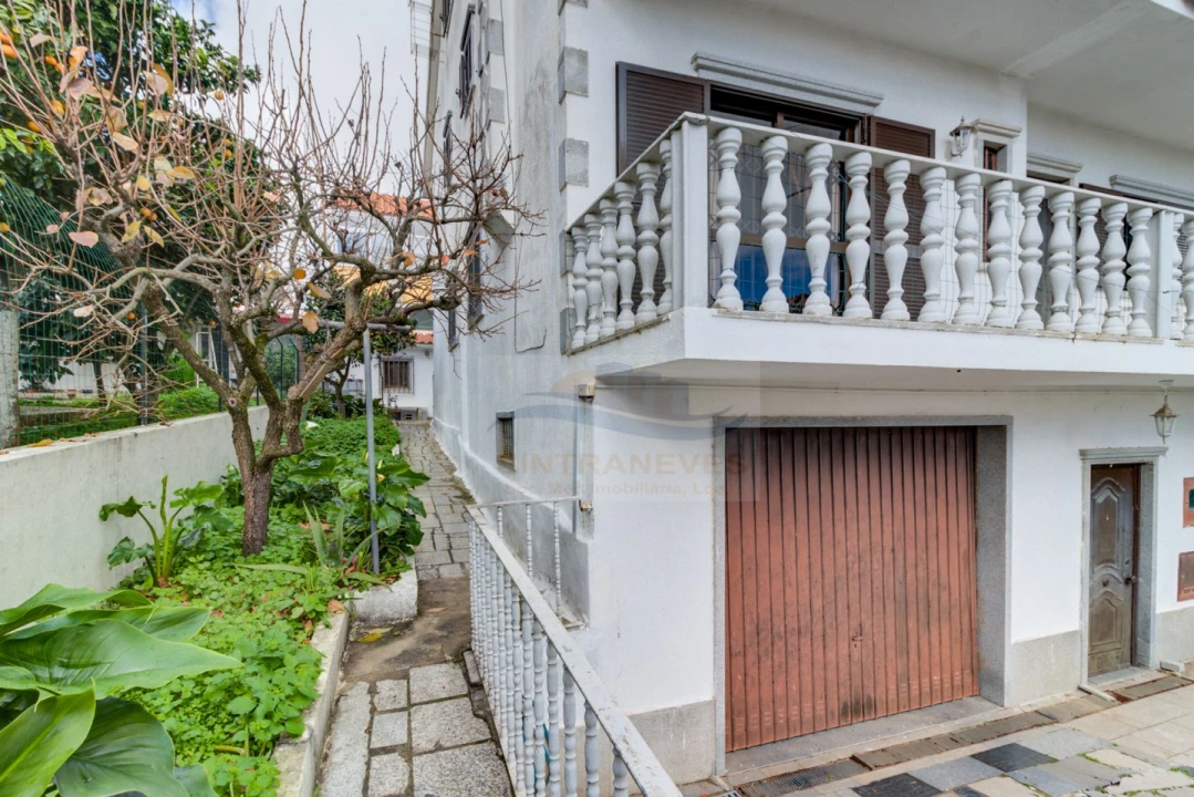 Moradia T5 para Venda em Mina de Água Foto 2