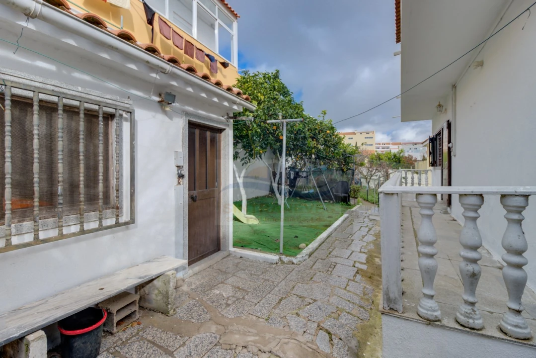 Moradia T5 para Venda em Mina de Água Foto 10