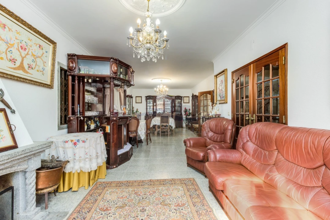 Moradia T5 para Venda em Mina de Água Foto 17