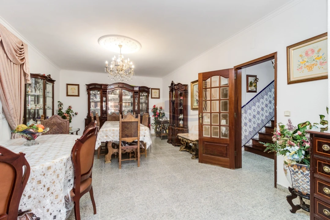 Moradia T5 para Venda em Mina de Água Foto 18