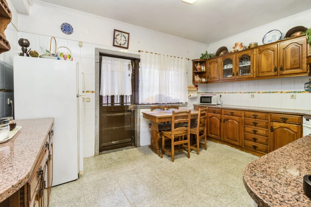 Moradia T5 para Venda em Mina de Água Foto 24