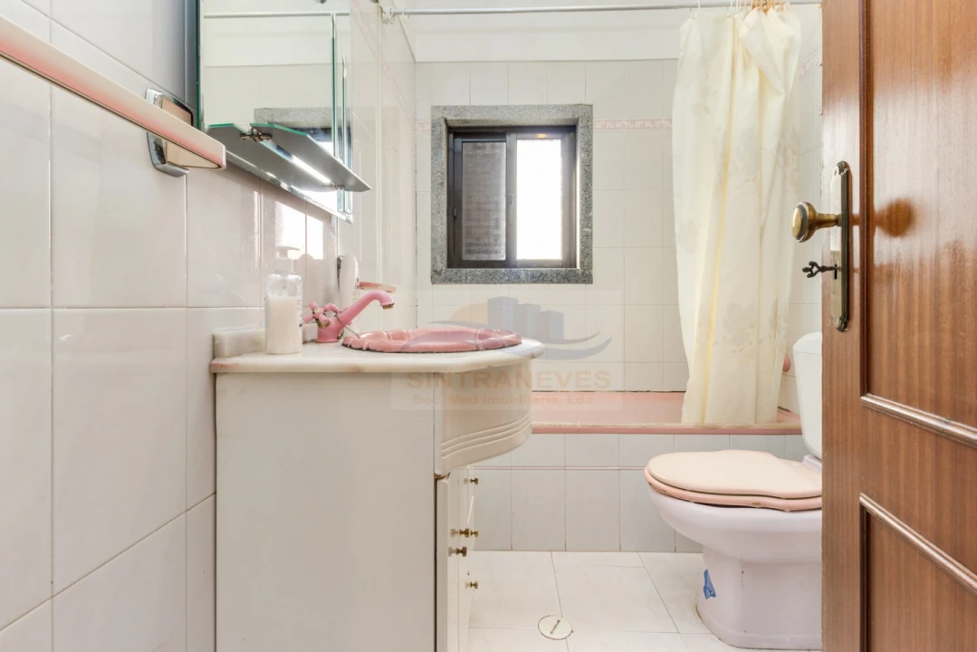 Moradia T5 para Venda em Mina de Água Foto 39