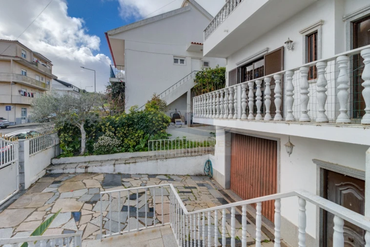 Moradia T5 para Venda em Mina de Água Foto 3