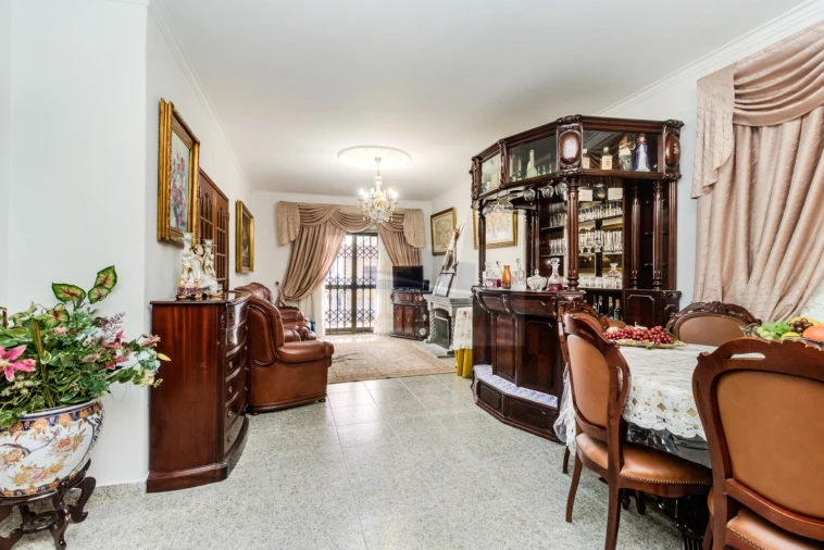 Moradia T5 para Venda em Mina de Água Foto 19