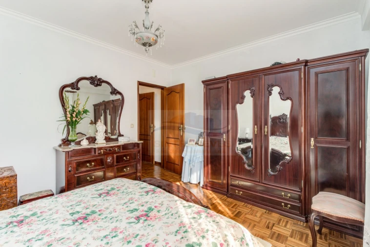 Moradia T5 para Venda em Mina de Água Foto 36