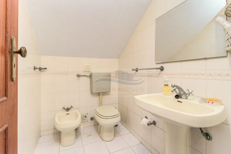 Moradia T5 para Venda em Mina de Água Foto 43