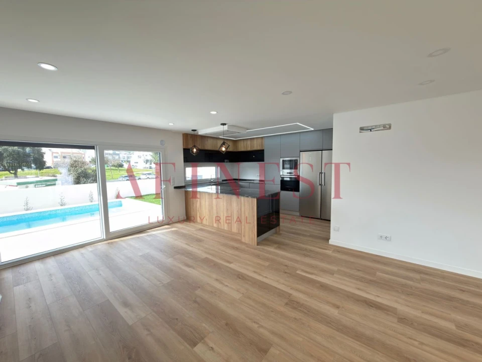 Moradia T4 para Venda em Charneca de Caparica e Sobreda Foto 2