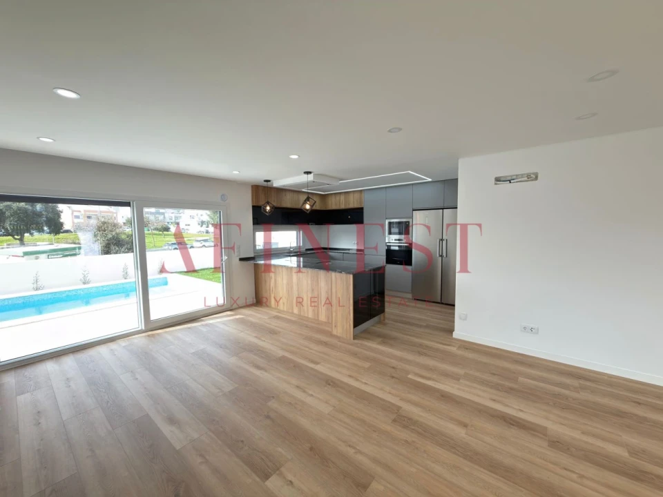 Moradia T4 para Venda em Charneca de Caparica e Sobreda Foto 3