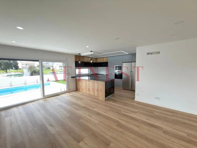 Moradia T4 para Venda em Charneca de Caparica e Sobreda Foto 3