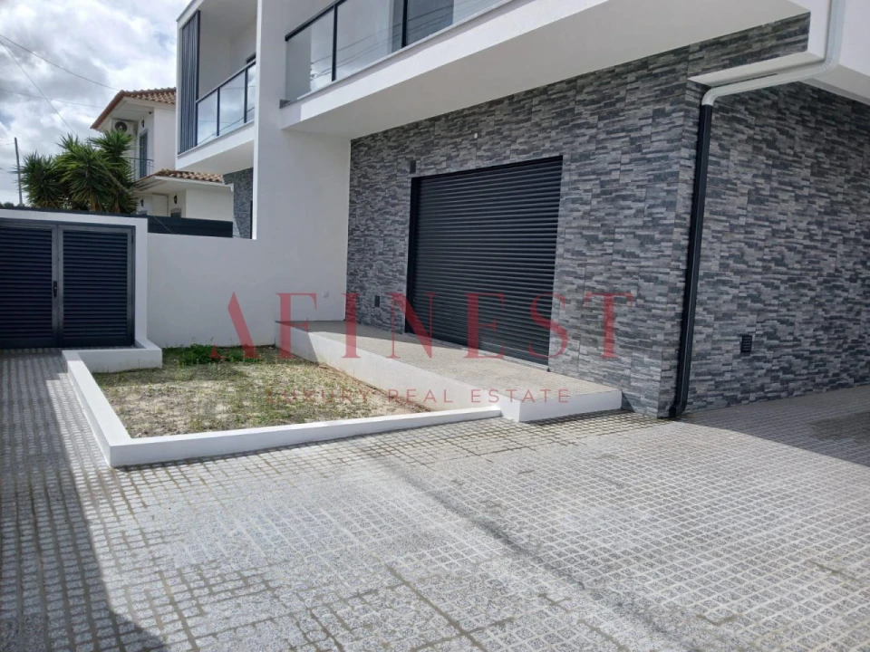 Moradia T3 para Venda em Fernao Ferro Foto 1