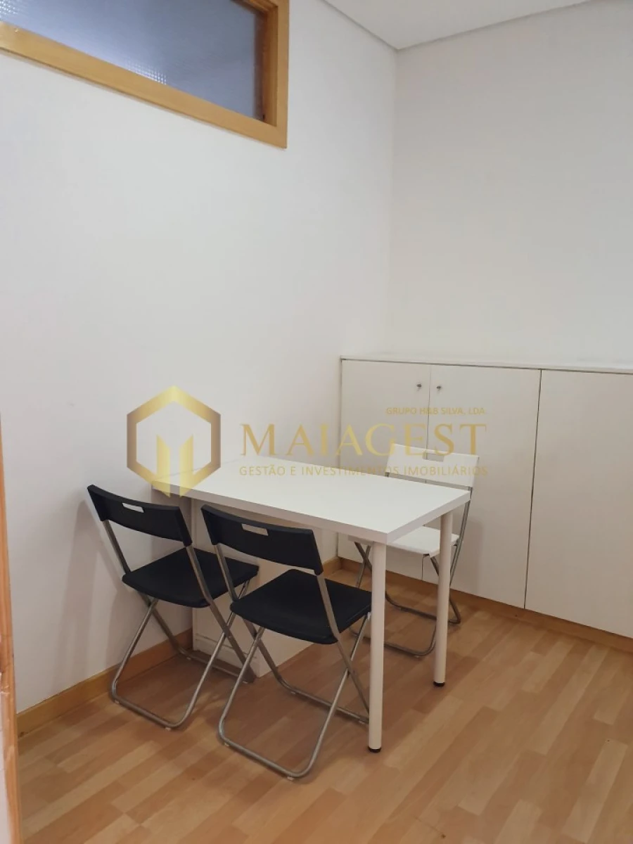 Loja para Arrendamento em Rio Tinto Foto 3