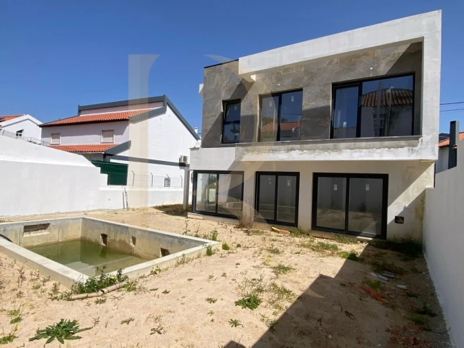 Moradia T4 para Venda em Charneca de Caparica e Sobreda Foto 13