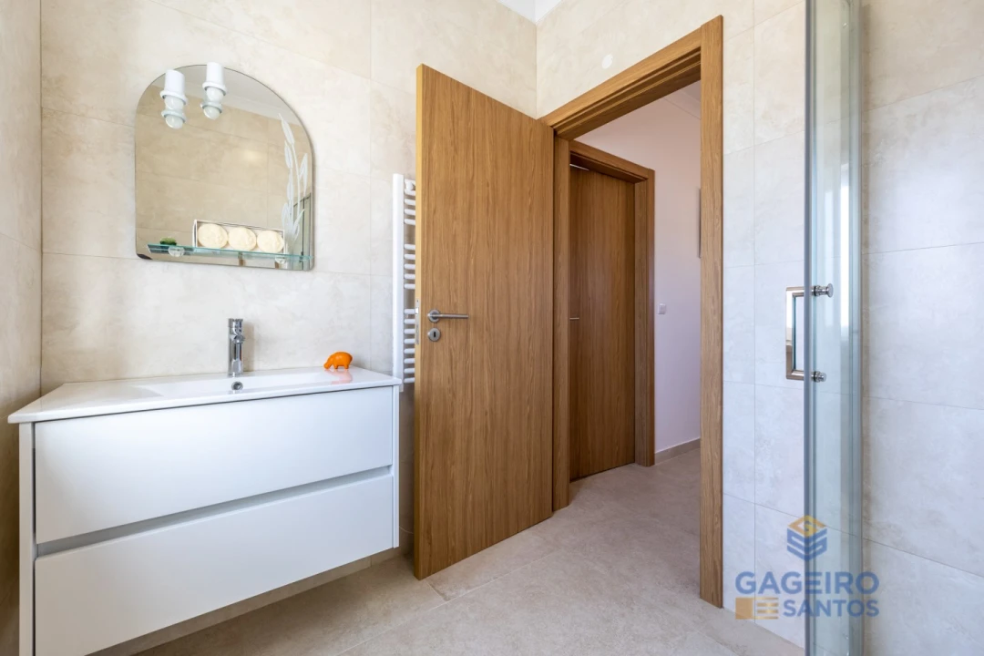 Moradia T4 para Venda em Nadadouro Foto 24