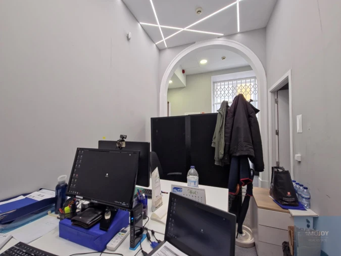 Loja para Arrendamento em Santa Maria Maior Foto 5