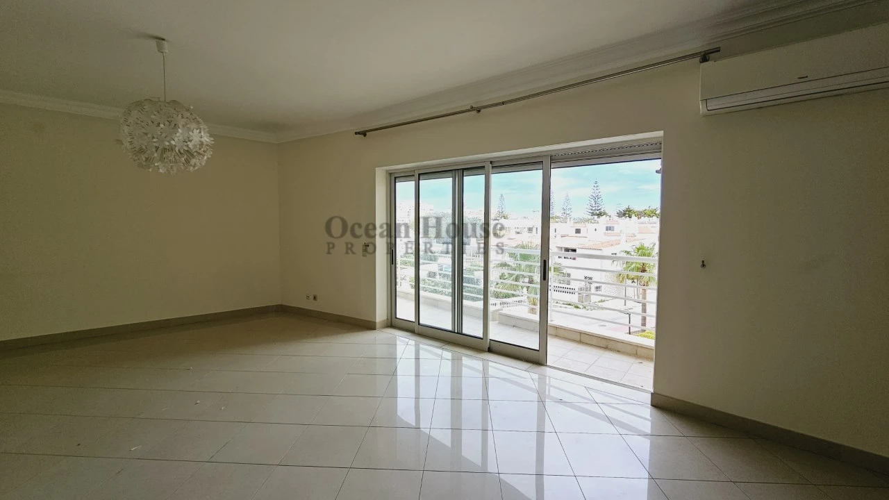 Apartamento T3 para Venda em Quarteira Foto 4