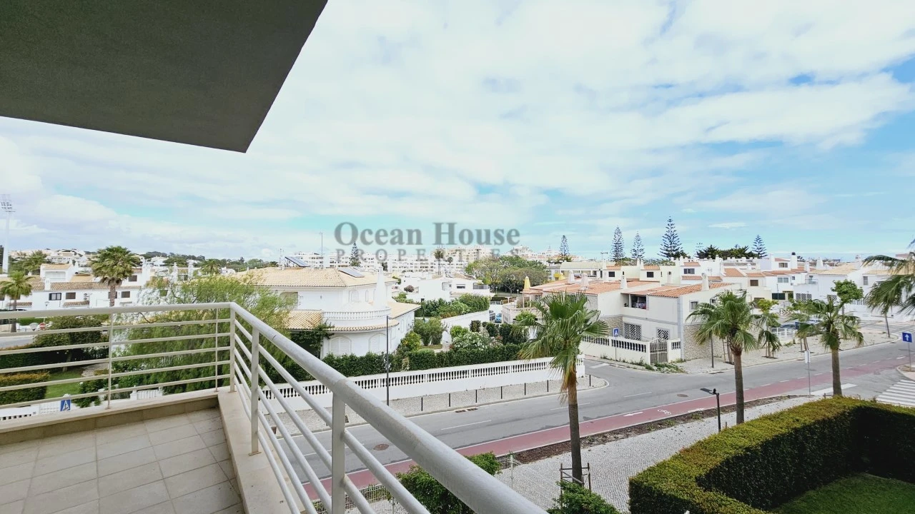 Apartamento T3 para Venda em Quarteira Foto 3