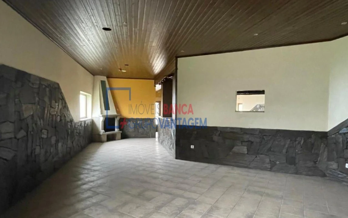 Prédio para Venda em Valongo dos Azeites Foto 6