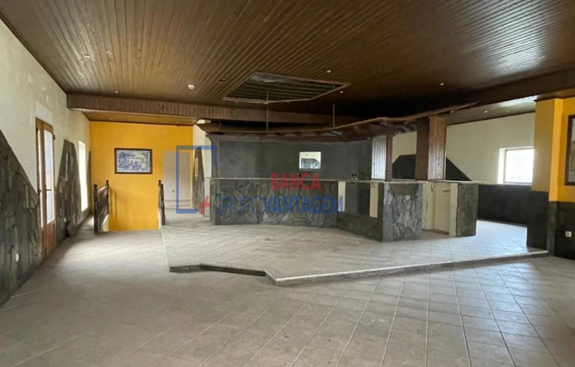 Prédio para Venda em Valongo dos Azeites Foto 7