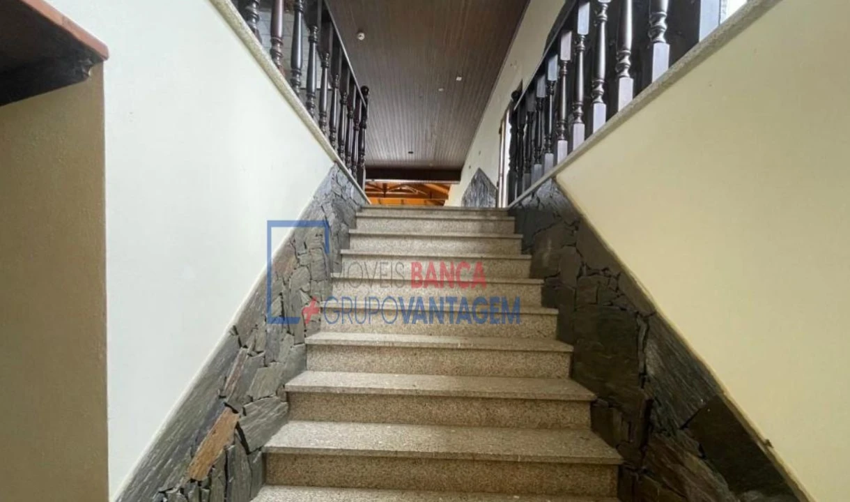 Prédio para Venda em Valongo dos Azeites Foto 9