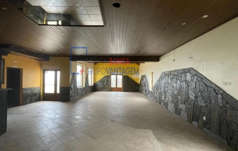 Prédio para Venda em Valongo dos Azeites Foto 4