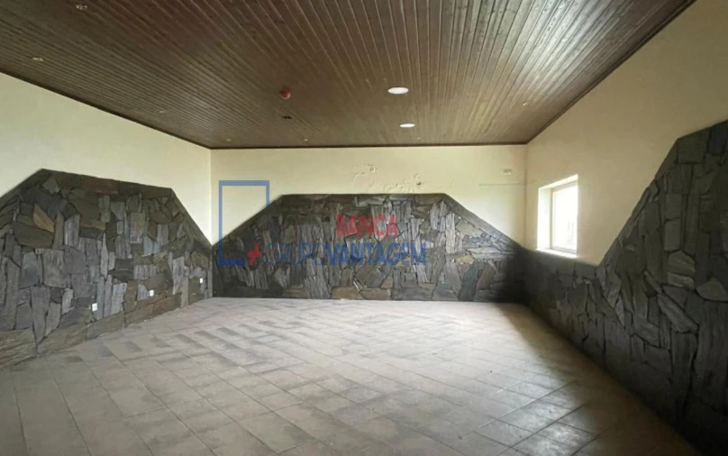 Prédio para Venda em Valongo dos Azeites Foto 8