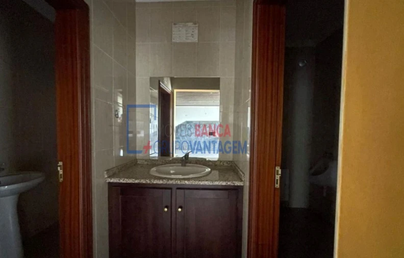 Prédio para Venda em Valongo dos Azeites Foto 10