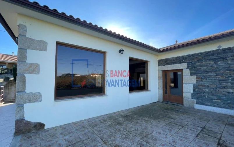 Prédio para Venda em Valongo dos Azeites Foto 15