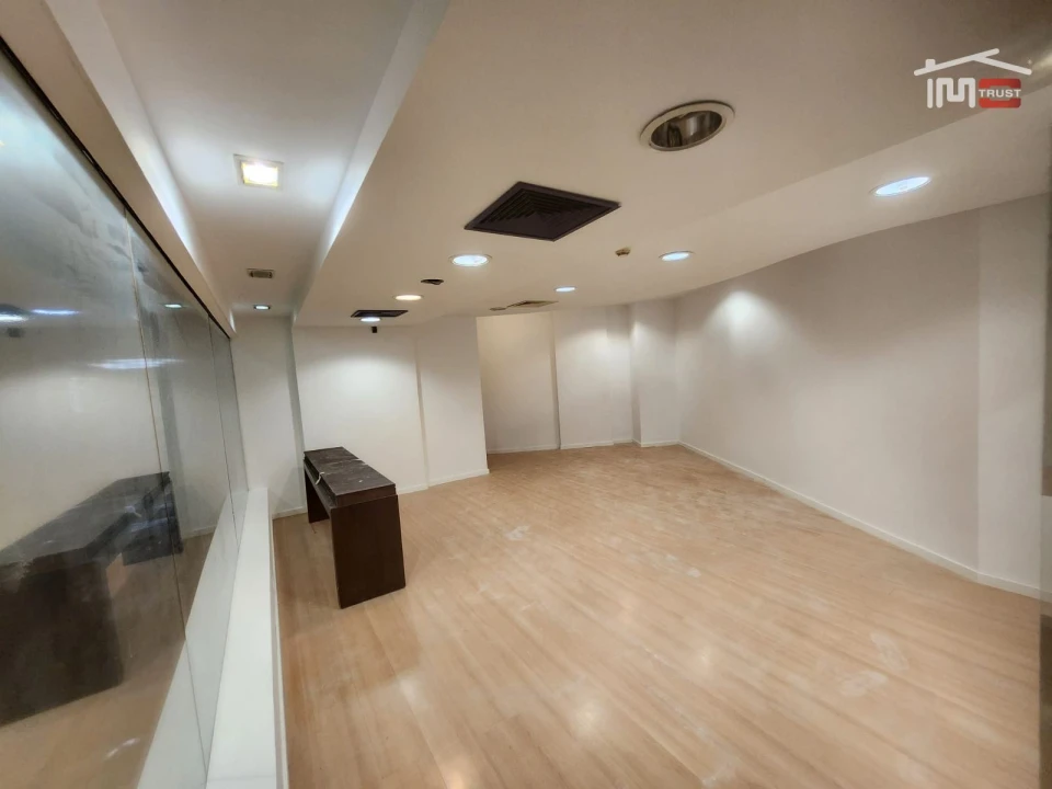 Loja para Arrendamento em Santo António Foto 9