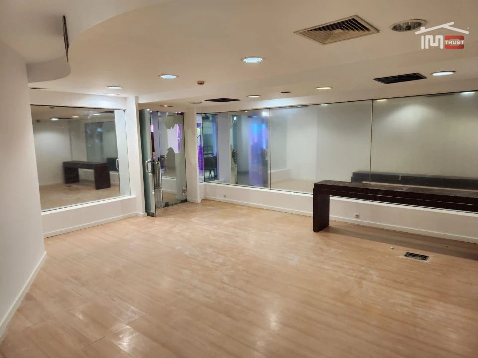 Loja para Arrendamento em Santo António Foto 15