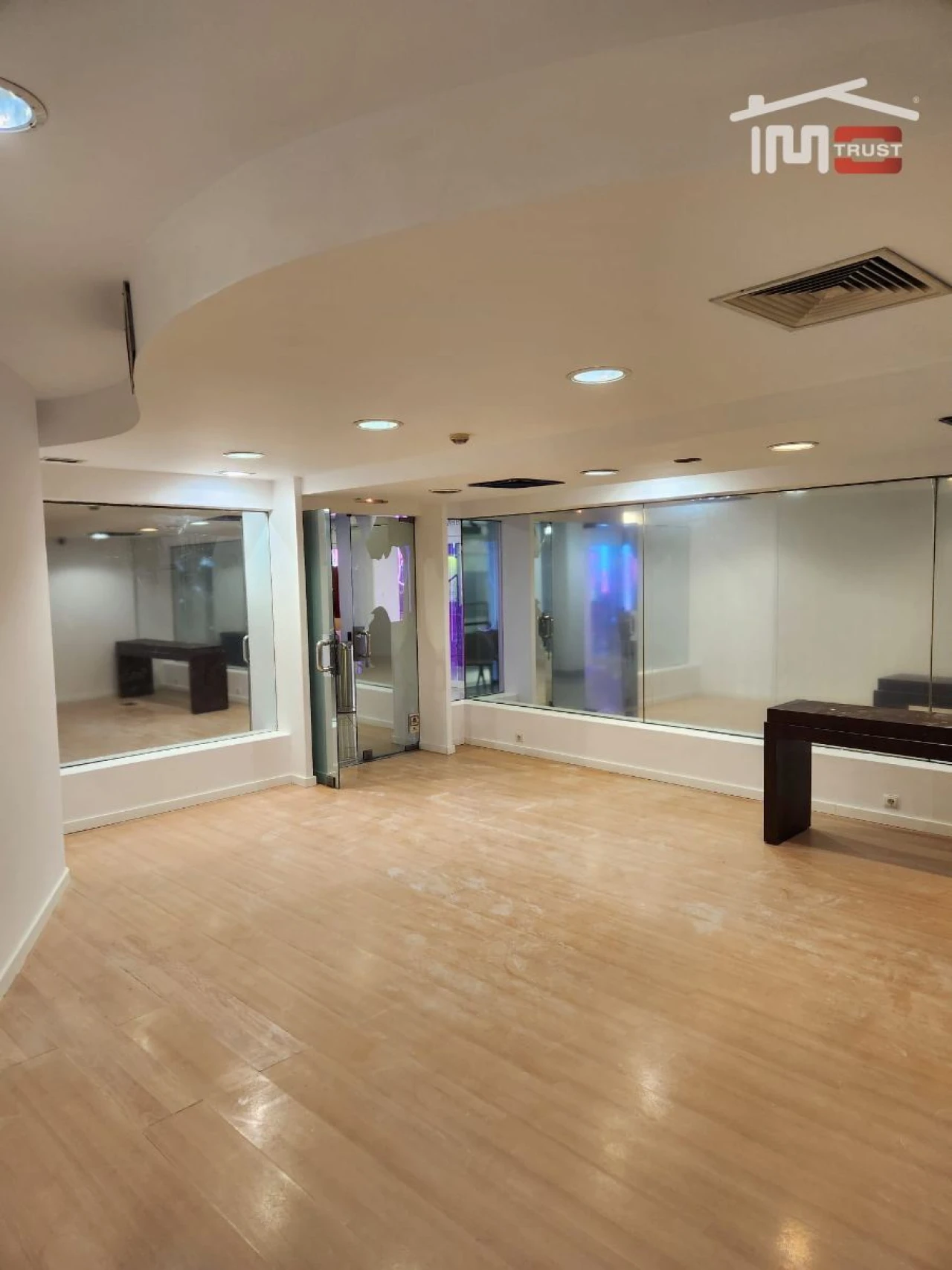 Loja para Arrendamento em Santo António Foto 17