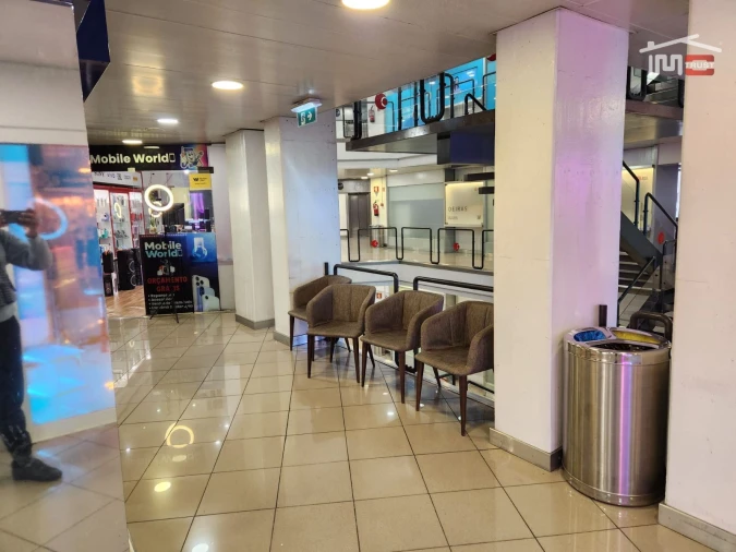 Loja para Arrendamento em Santo António Foto 4