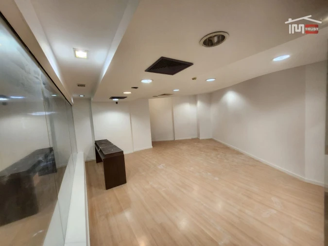 Loja para Arrendamento em Santo António Foto 9