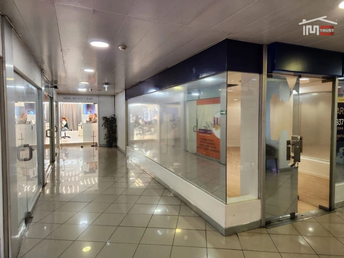 Loja para Arrendamento em Santo António Foto 14