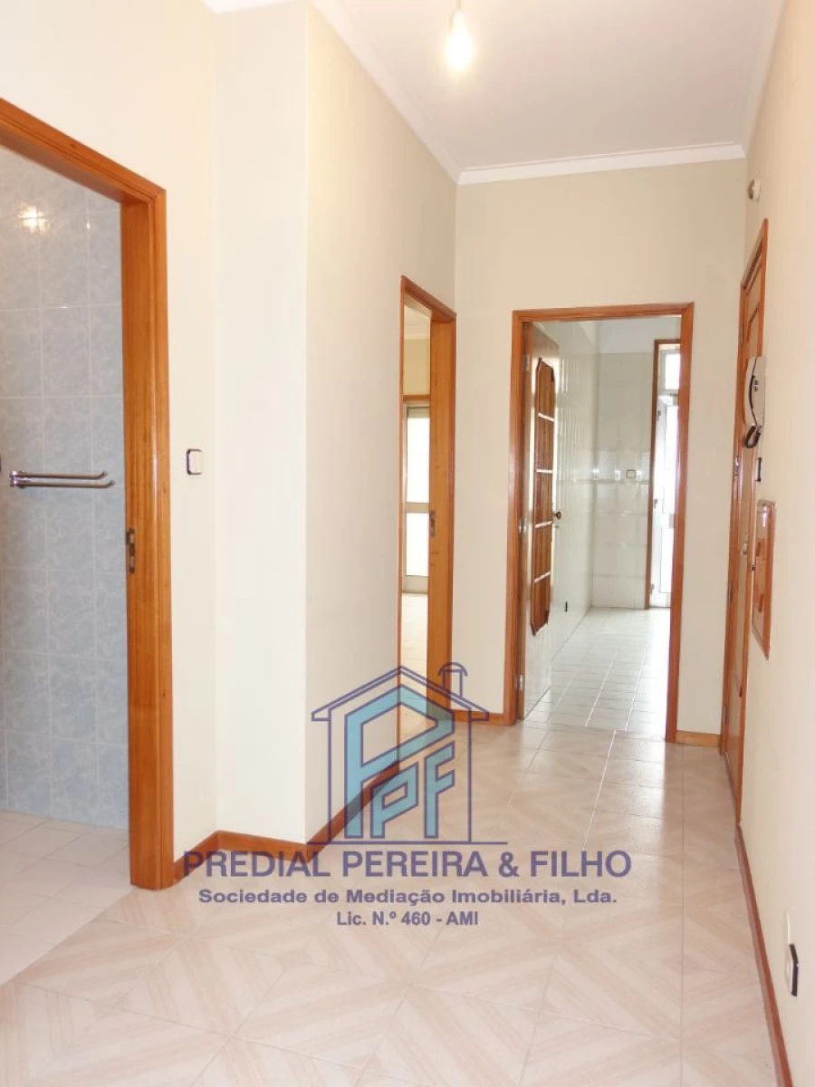Apartamento T2 para Arrendamento em Fânzeres e São Pedro da Cova Foto 3