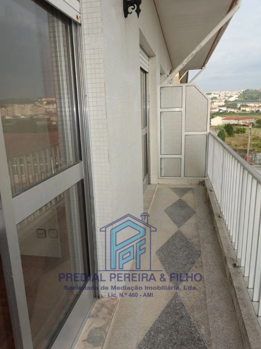 Apartamento T2 para Arrendamento em Fânzeres e São Pedro da Cova Foto 18