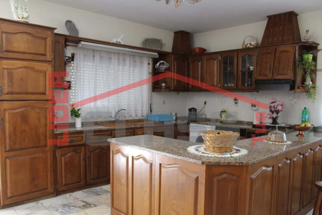 Moradia T6 para Venda em Aguieiras Foto 15