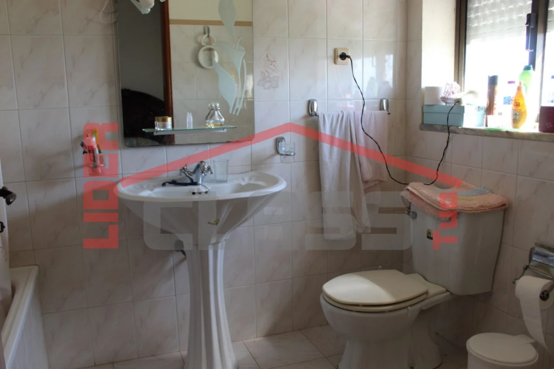 Moradia T6 para Venda em Aguieiras Foto 34