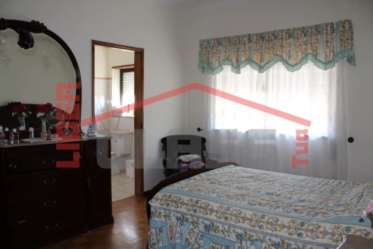 Moradia T6 para Venda em Aguieiras Foto 26