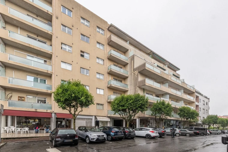 Apartamento T4 para Venda em Braga (Maximinos, Sé e Cividade) Foto 2