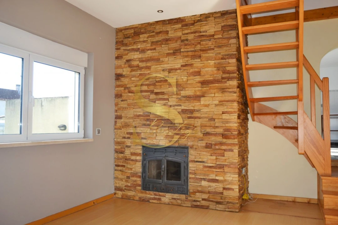 Moradia T4 para Venda em Maceira Foto 3