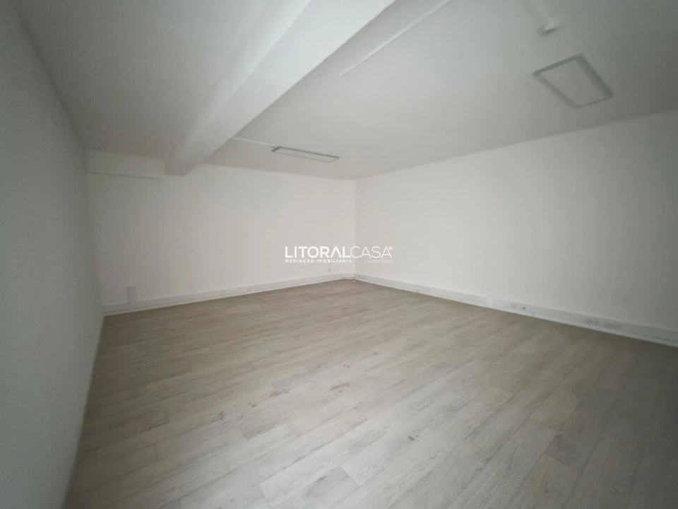 Loja para Arrendamento em Aradas Foto 11