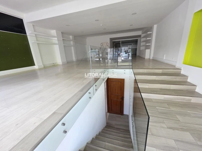 Loja para Arrendamento em Aradas Foto 2