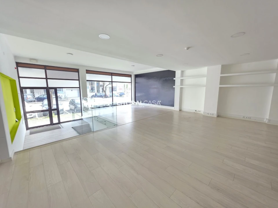 Loja para Arrendamento em Aradas Foto 7