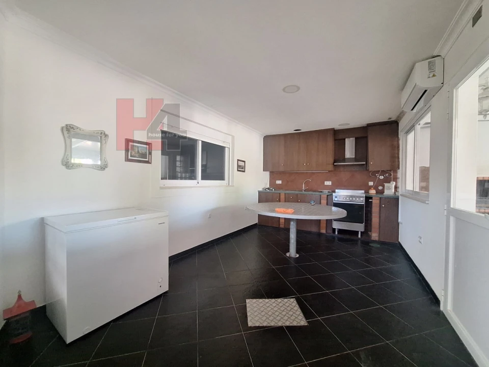 Moradia T4 para Venda em Assunção, Ajuda, Salvador e Santo Ildefonso Foto 32