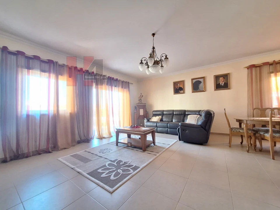 Moradia T4 para Venda em Assunção, Ajuda, Salvador e Santo Ildefonso Foto 5