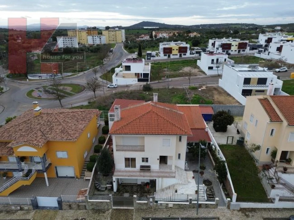 Moradia T4 para Venda em Assunção, Ajuda, Salvador e Santo Ildefonso Foto 45